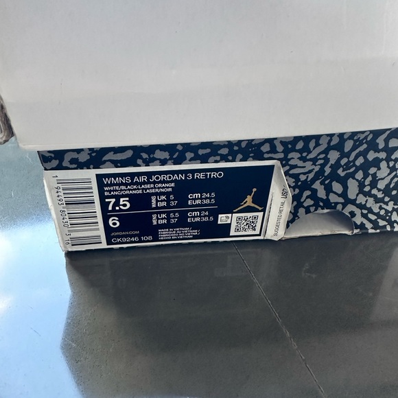 Women’s Air Jordan 3 Retro - Picture 10 of 13